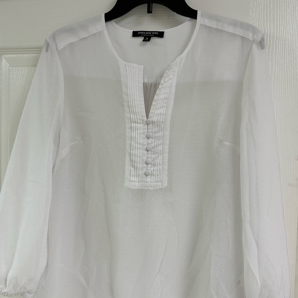 Jones New York size M bright white blouse 3/4 sleve